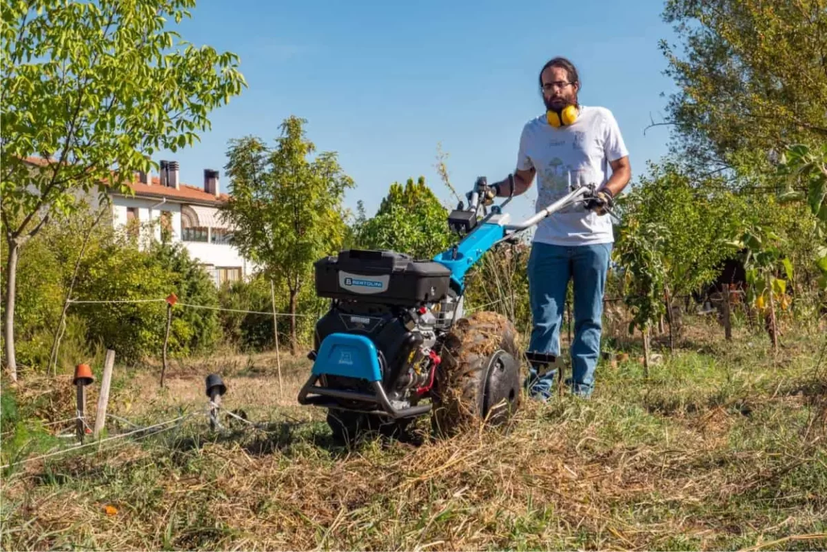Fare orto da zero 1 fresare l'orto con il motocoltivatore